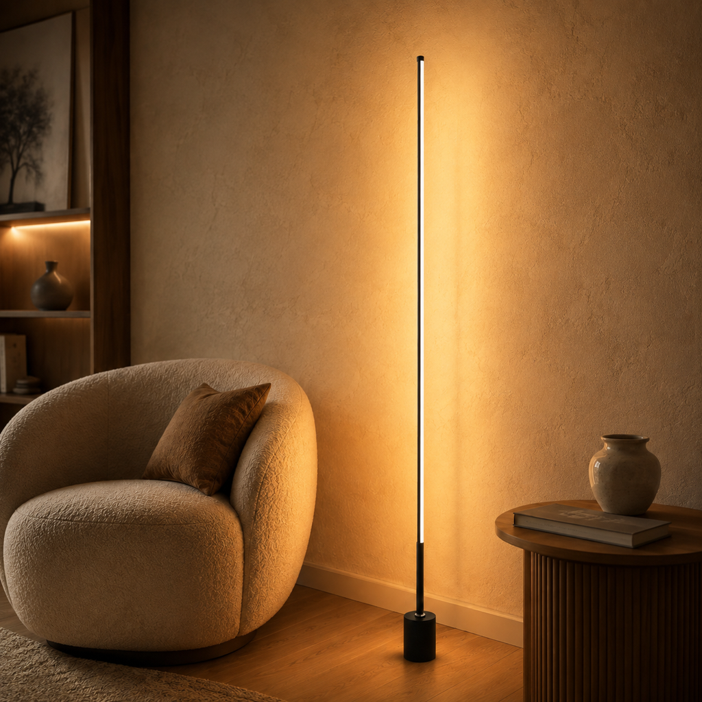 Lampadaire LED sur pied noir et doré design minimaliste