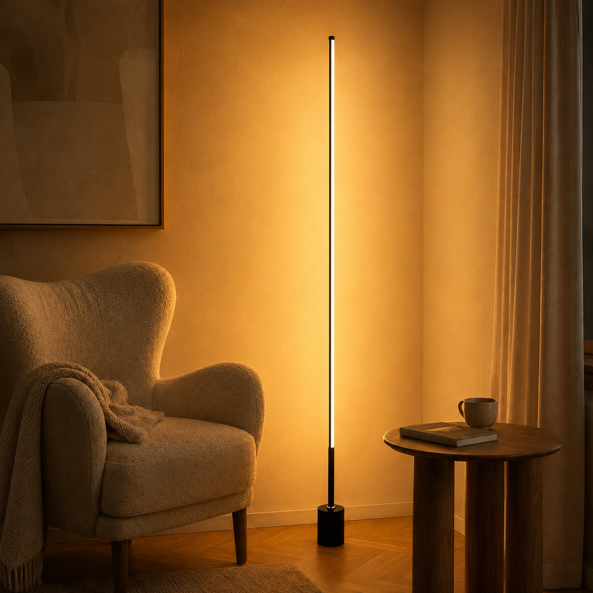 Lampadaire LED sur pied noir et doré design minimaliste