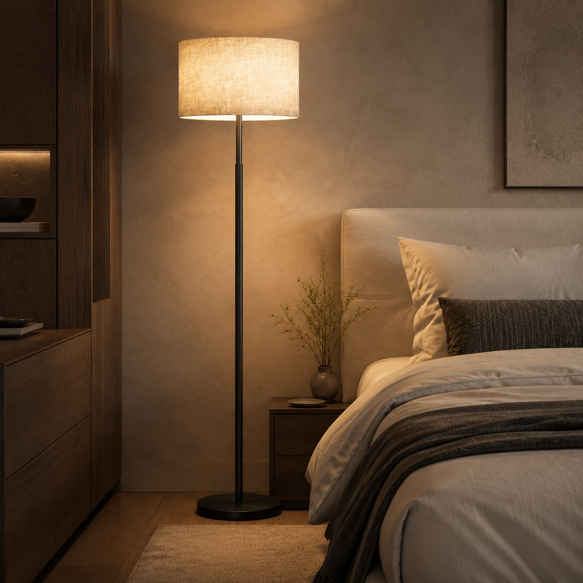 Lampadaire sur pied doré réglable en hauteur avec abat-jour en tissu